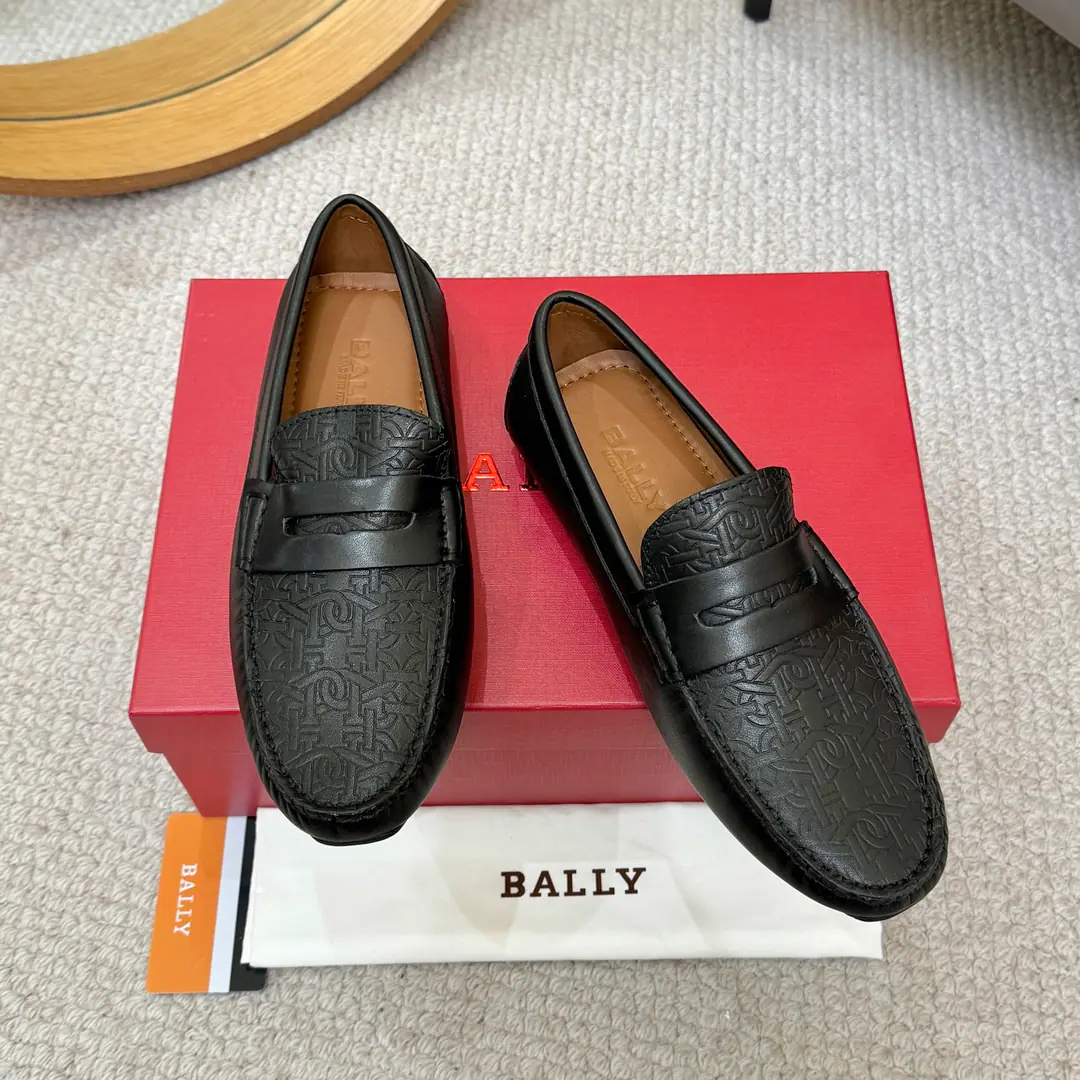 Get out of the factory. 【BALLY.Barry.】One to one..New bean shoes., 👊🏻Every successful man's identity., The upper foot atmosphere is steady.🚶🏻🚶🏻Pre-end customized cabinet head-heading skin+Importing sheep's skins. No matter how much the wind blows, it's still the same., Can be tested in time.🔍️Black Blue Options ！Size38-44. Can do45, 46.