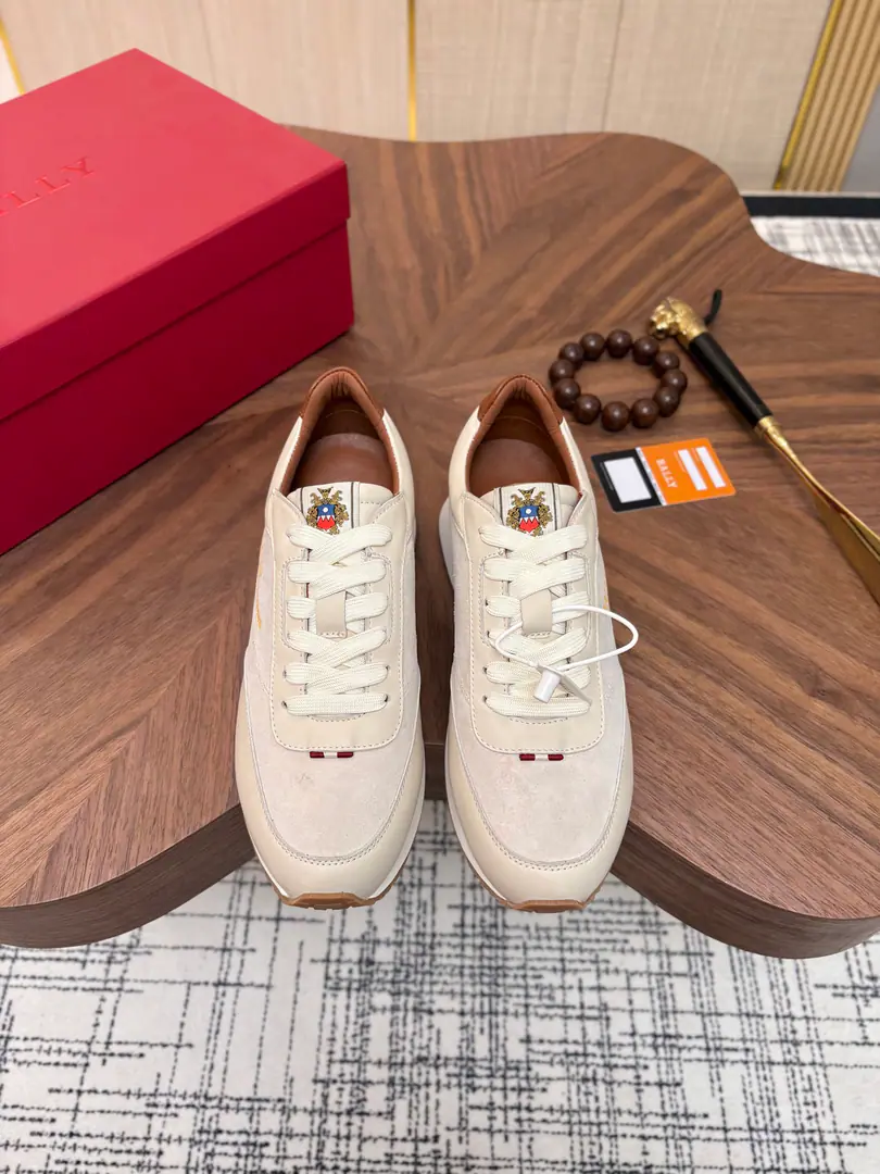 Get out of the factory. Bally/Barley's low-life leisure shoes., Use head-stressed shoes., Importing cattle and skins, The skin is so fine and smooth and so bright. The upper foot is very light and comfortable. Size: 39-44（38.45Do it.）