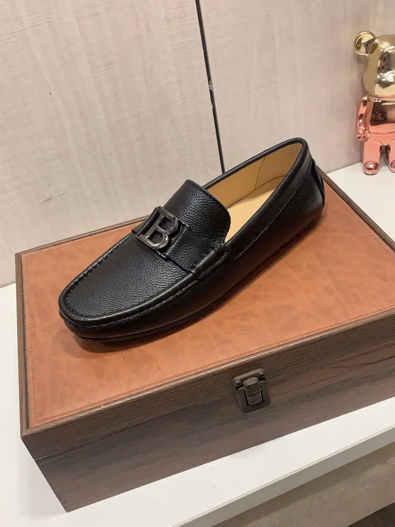 Beanshoes.: Plant 🎩🎩[Lightning.][Lightning.] 《 Barry.BALLY* 》 Latest•Blast-ass sled bean shoes., Top brand[- Snack.]Luxury～Requisitions, Top～Quality. [John.]The shoe face is to be used to match the contents with imported air-deep cow skin.➕Get some air on the pig's skin and feet.（•）- Fine work.. The original fashion style is soft and rubber-resistant to smooth the bottom., The upper feet are soft and comfortable., Physical shoot🎬The real thing is better., PartT:Code: 38-44, Three Colours Optional