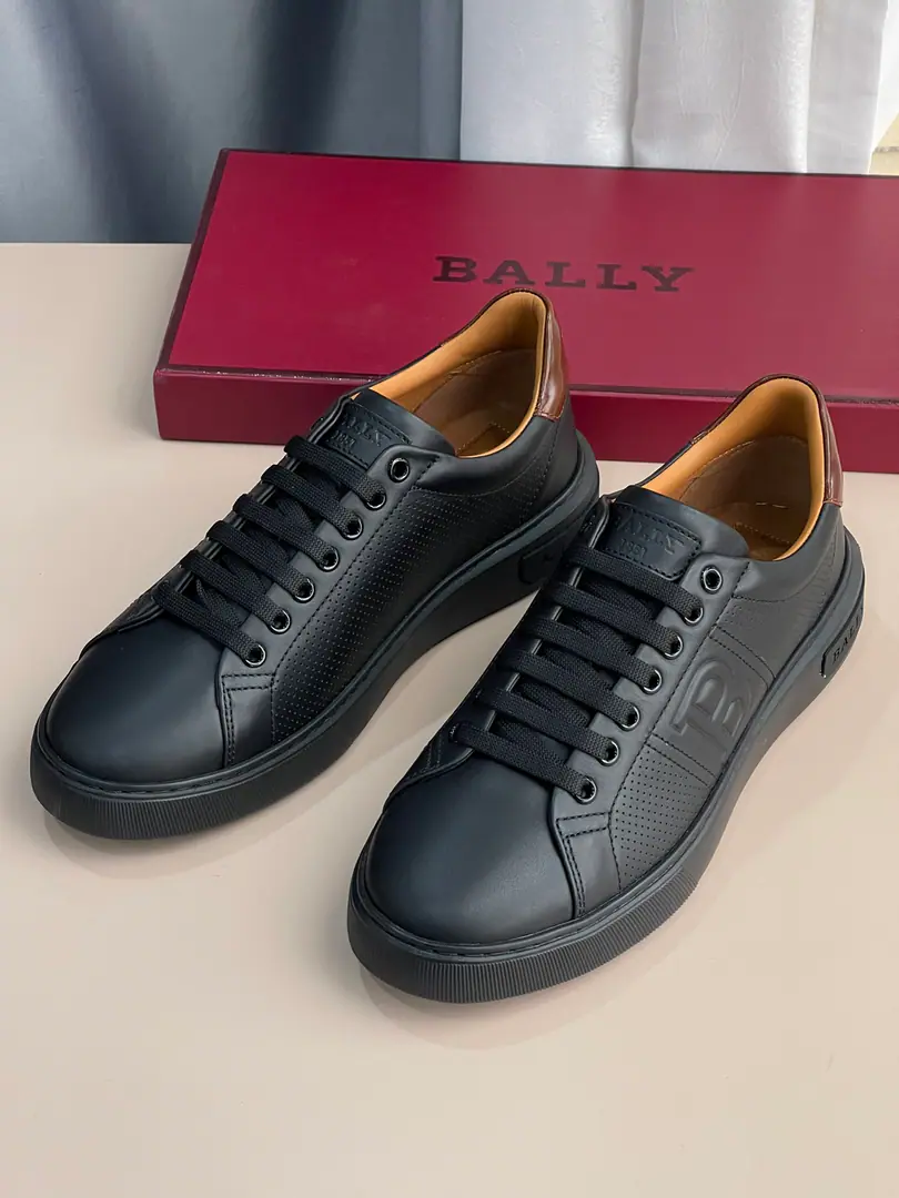 ballyThe latest update.！I'll recommend it to you. The original is different. People know shit. Look at the details. Look at the material feel the twilight. Importing materials is different. 🫶The skin is very clean and comfortable. The Pulse Collapse Design Collapse Match BrandLOGOTitle High-level atmosphere.:-O Normal leather shoe size. It's like a counter size. Current39 39.5 40 40.5 41 41.5 42 42.5 43 43.5 44Code