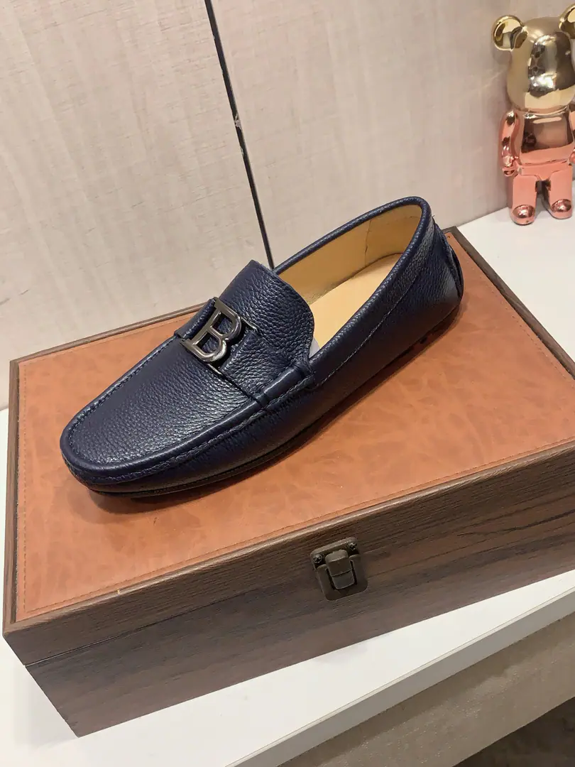 Beanshoes.: Plant 🎩🎩[Lightning.][Lightning.] 《 Barry.BALLY* 》 Latest•Blast-ass sled bean shoes., Top brand[- Snack.]Luxury～Requisitions, Top～Quality. [John.]The shoe face is to be used to match the contents with imported air-deep cow skin.➕Get some air on the pig's skin and feet.（•）- Fine work.. The original fashion style is soft and rubber-resistant to smooth the bottom., The upper feet are soft and comfortable., Physical shoot🎬The real thing is better., PartT:Code: 38-44, Three Colours Optional