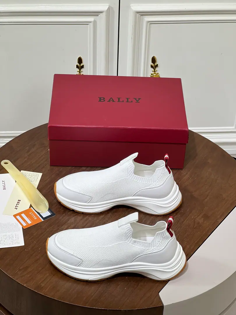 Bally/Spring and summer is a good time.. Use imported air-weaving shoes., The fabric is soft and comfy and comfortable., Shoes.BIt's a classic.logoDesign, Artificial stitching process, Blank Details, The inside of the cow's skin., Add new money.VBottom rubber mix.. Size: 39-45