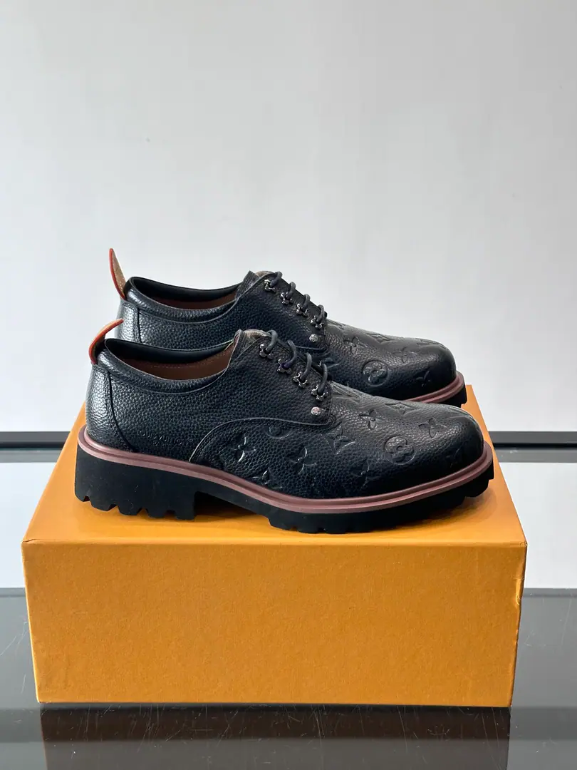 Get out of the factory. LV momentsNew LeFoo shoes., Quality leather selection, The shoes are smooth and delicate., White sewn threads, I'm so impressed.✨. - The soles of thick rubber shoes.+Slide-proof., I'm always on duty or outside.OK！No shoelace design, It's so easy to wear., In the internal brown line., Comfortable and airy.. BallyIt's a Swiss brand., Quality and process are online., Business is easy to manage., You're all good with your suitors and jeans.👞 size: 39-45（46Custom）