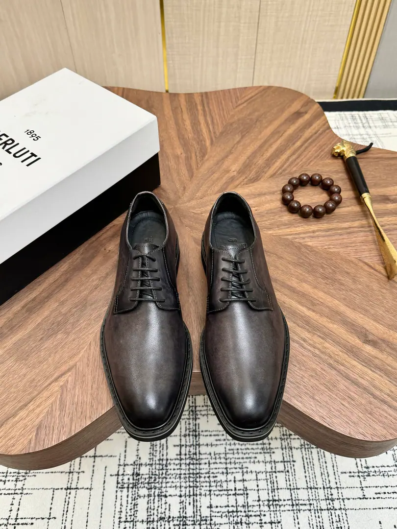 Get out of the factory. BERLUTIThe Brute men's business department wears a black-faced soft-skins., Shoes long., Low profile short, Suits for suit or leisure pants.. The soles are rubber., It's smooth and comfortable., Stand or walk for long periods.OK. Invisible intuitive increases.6cm, High but natural., It's a very nice little guy.. My shoes are small., Modified Foot, The shoes are soft enough to be removed., Meeting multiple needs. Wedding., Business travel is a lot of stuff.！ size: 39-45（46Do it.）