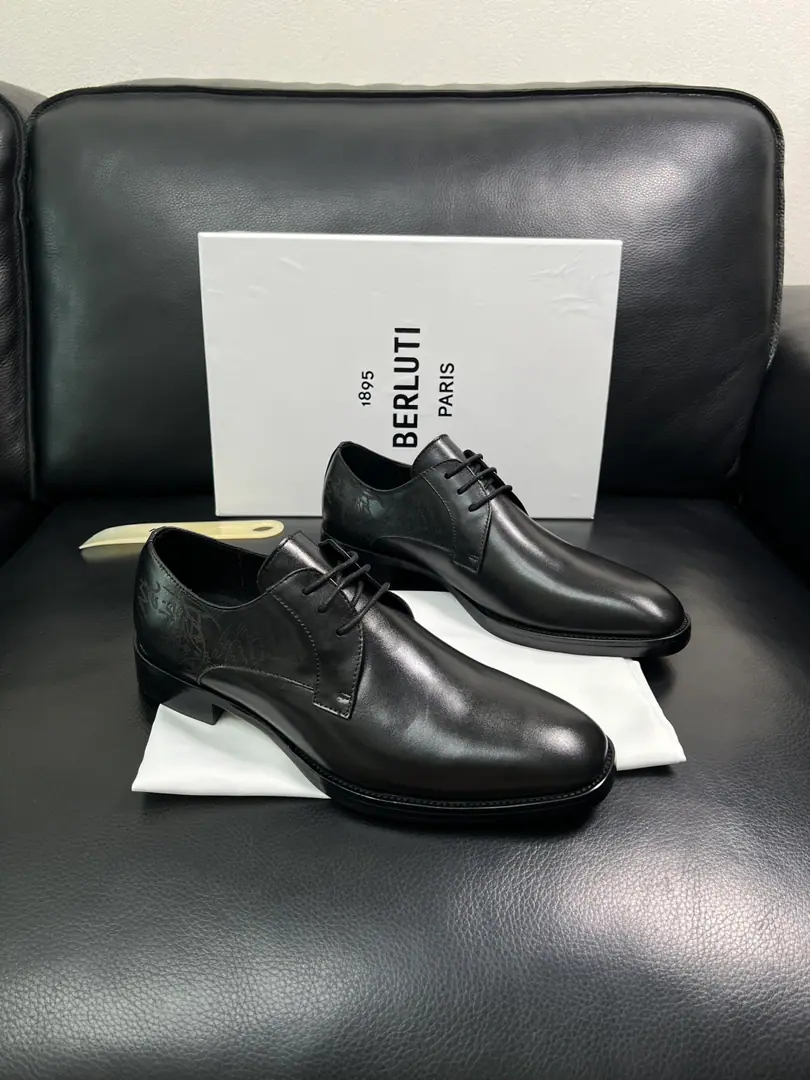 Berluti High Quality Top-level craft Brute. The counter is being synchronized with the original distribution configuration., Italian imports of cow flour, All imported water- dyeed cattle stubs., Shoes under the sole.: The original factory is super comfortable with the original base., The original factory and the single., Codes 39-44（Sold38 45 46 47）