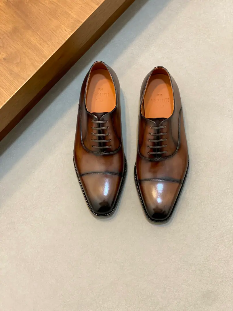 Berluti/Blue's got a big leather coat and shoes., Use imported cattle and shoes Soft and stylish., Artificial Colour Modification Process, Low profile luxury., Comfortable air-forming., That's a real leather. That's a big import., It's a remarkable attitude. Original package for full cabinet size: 39-44（45Custom）