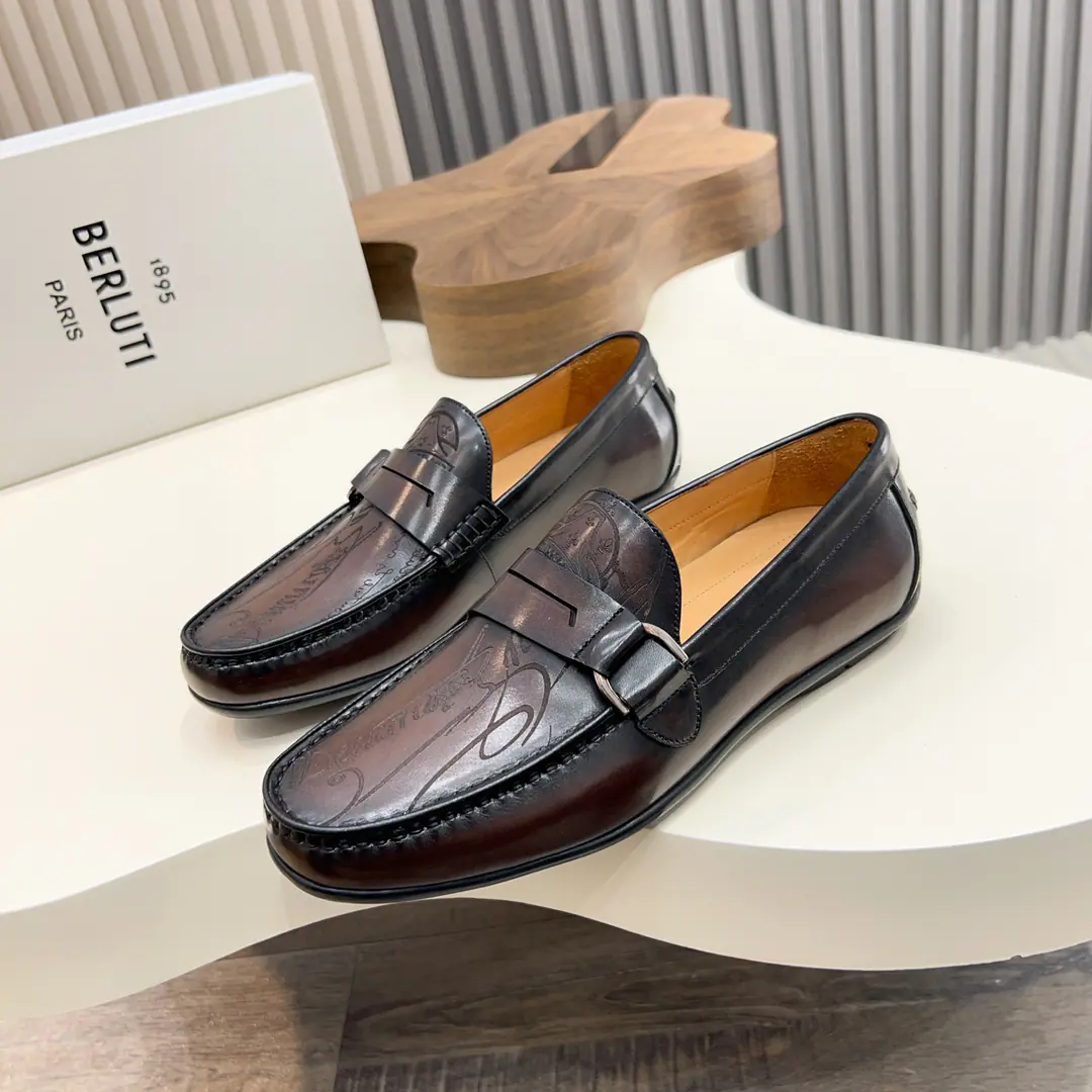Berlui/Brute. Handmade men's leather shoes., Italian imports of embryos The skin of a cow. The inside calf skin. Pure manual top colouring process The skin is so delicate and bright. It's not a quality market. Details are fine. Inreben dyes the cow skin.. Dollar Size: 39-44