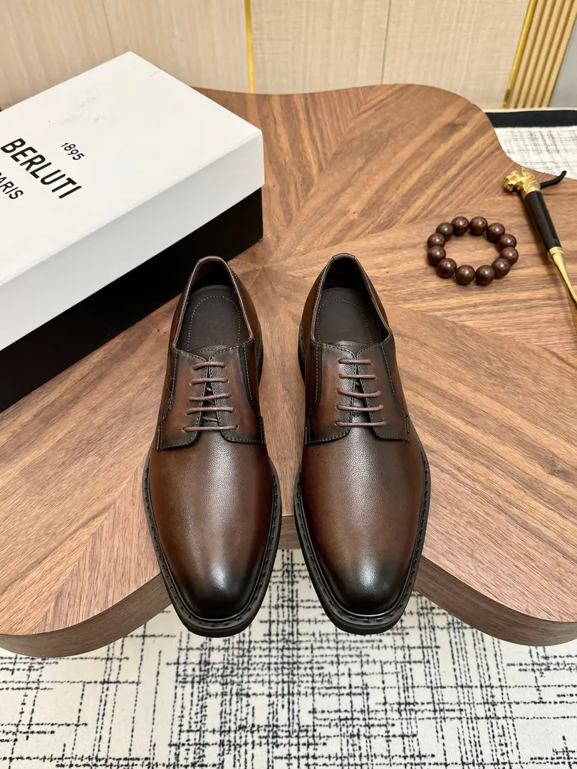 Get out of the factory. BERLUTIThe Brute men's business department wears a black-faced soft-skins., Shoes long., Low profile short, Suits for suit or leisure pants.. The soles are rubber., It's smooth and comfortable., Stand or walk for long periods.OK. Invisible intuitive increases.6cm, High but natural., It's a very nice little guy.. My shoes are small., Modified Foot, The shoes are soft enough to be removed., Meeting multiple needs. Wedding., Business travel is a lot of stuff.！ size: 39-45（46Do it.）