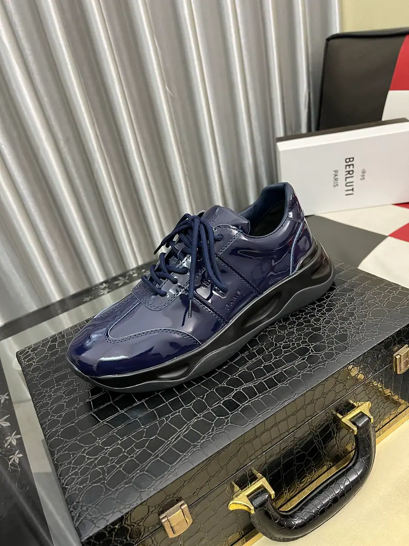 Get out of the factory.⌚️⌚️ Berlut* Brute. A man's foot is high and he's got a leisure shoe., The latest official show. Importing anti-emulsifiable material Importing calf skin inside. Pure rubber lightly. It's cozy and light.. Berlut* Insignia andlogoThe stamped captive gets the visual light., Stereos Scritto Graphics. High Chou-bang Air Pressure Embrax., It's a remarkable attitude.！ Size: 38-46