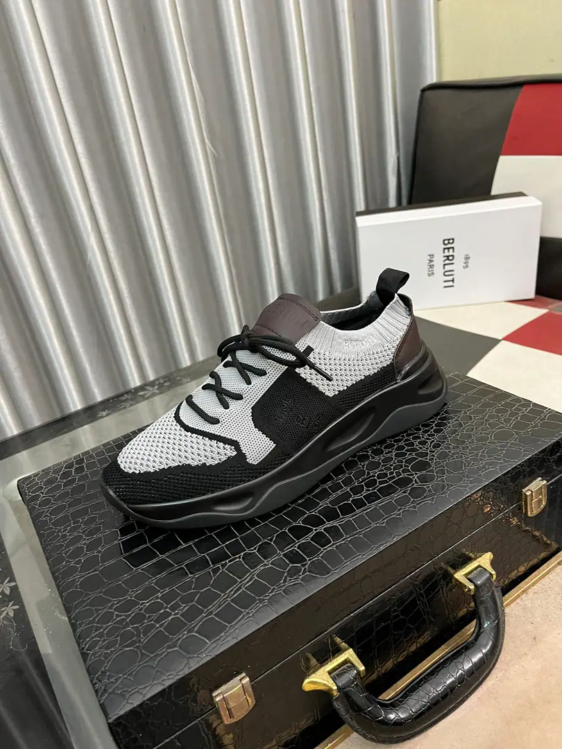 Get out of the factory.⌚️⌚️Brute. Berlut* ShadowMen's sneakers., These shoes are light and resilient knitted., High density weaves made, A hand-skinned color modification technique with a sign., RestoreZPDouble brand.logoFoot. It's nice and neat inside., Original Punctuation！The only one who's got a big secret.. Size: 38-46