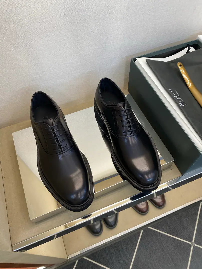 ⚠️【BERLUT＊】 ⚠️Artificial paint for color. ⚠️Fashion Debys. ⚠️Positive: 39One.44, (5One.10） ⚠️High-tech pure handcraft🐂Goods！Fashion is high-light.💯💯, Shoemaker is a pure hand-colored man., Real art.！The water towers are also re-colored.！Fahrenheit.: Artificial painting of cattle skins in Italy.(It's super-high., A touch.), Uchi.: Importing cow skin, Slipperproof rubber floor！！Super-cerial sense！Gentleman.！38, 45, Make a no-refund order.