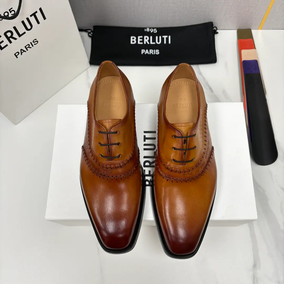 Berlut* Brute. New man polished a new pair of leather shoes.🆕 The business of crocodile-tied Oxford shoes is incredibly congenial.. Selection of quality imported cattle skin/Crocodile.🐊Skins made of bulls.. The shoes are classic Oxford shoes., The details show the fineness of hand-made stitches.. The shoe is working on the grafted lamarc line., Hand-swipe process processing effects. The inside water dyes the skin of the calf soft and comfortable. Italy's great for smoothing up rubber negatives. The crocs are stubble through their shoes., Wildness and luxury.. The sewn threads are very detailed., Hand-made needles and feet are both a manifestation of process., And poured the soul into the ancient gentlemanly style.. And the soles of the shoes are more than a surprise., The black and purple gradients have a brand-only artistic pressure., The metal on the head of the shoe is not just a decoration., More durable properties, The details show the great ambition of brands for quality.. The tie design has ensured the shoe surface's accuracy., For business again., Leisure looks like a kind of scalability.. I'm wearing a suit from a business meeting., To the Yapun at the leisure., It can be a dot-to-do pen., To give a dresser a taste of unsophisticated style and taste., It's an indispensable luxury collection in a gentleman's shoe cabinet.！ Standard leather shoe code number: 39～44#（37.38.45.46🉑Do it.）Batch
