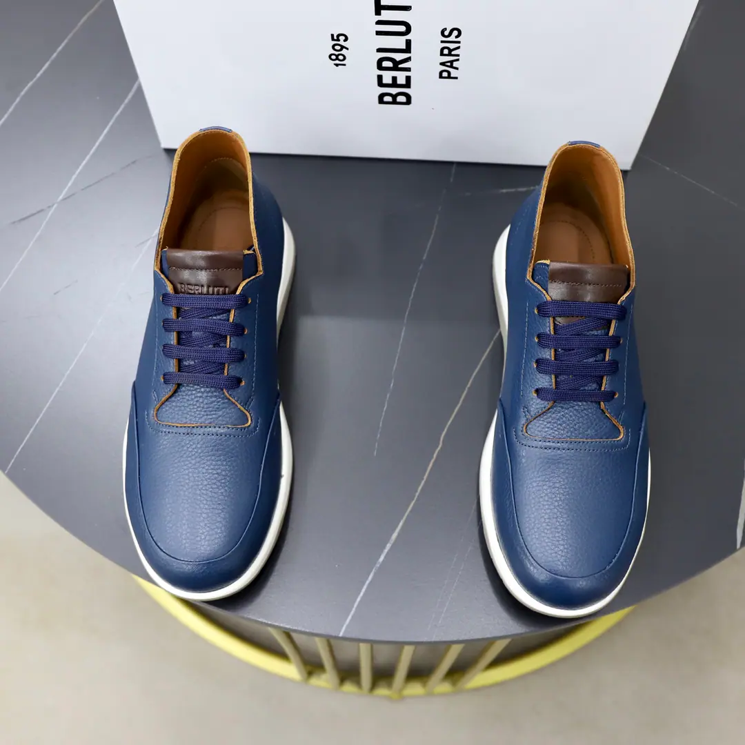 Berluti/Brute. EchappeeThe series of Derby Shoes. ！ This leather leisure shoe. The shoe face is a soft-stitched cow., Skins are delicate and soft., Natural leather with warm radiance., ♪ The touch is soft and hard ♪, It's hard to break your feet.. Simple approximation style, Flip sewn structure and wrapping leather, by the dottedBAlphabet Details, Classic round head design, Tie the cut-off., Inrebin has a high-end cow skin., The skin looks at the details., The pippe is all fine., ♪ Soft in touch ♪, It's a real shoe cushion.logoDetails of the logo, The back of the world is a remarkablely high cortex., Light rubber soles., The ideal choice of a man who makes a compromise between comfort and style.. Full package！ Size: 39-40-41-42-43-44Skins size.（Customable 38.45.46） The cargo.: E ZCentral Brown.