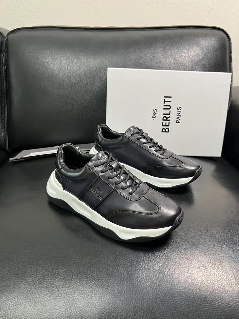 Berluti High Quality Top-level craft Brute. The counter is being synchronized with the original distribution configuration., Italian imports of rinded oxen., All imported water- dyeed cattle stubs., Shoes under the sole.: The original factory is super comfortable with the original base., The original factory and the cow. Welcome to the comparison., Codes 39-44（Sold38 45 )