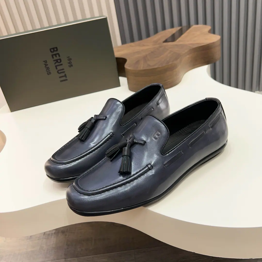 Berlui/Brute. Handmade men's leather shoes., Italian imports of embryos The skin of a cow. The inside calf skin. Pure manual top colouring process The skin is so delicate and bright. It's not a quality market. Details are fine. Inreben dyes the cow skin.. Dollar Size: 39-44 45Sold