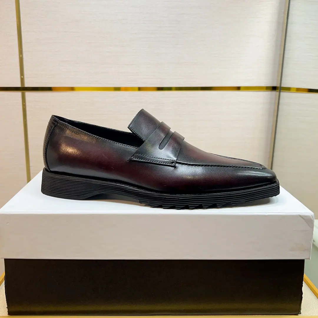 BerlutiBrute's men's shoes. This shoe-strap with a unique sense of modernity is out of order., The skin-shoe face is set with a very flexible and light sole.. The fabric is painted by the original cow skin.. Soft water to dye the cow's skin., Original Base. Codes: 39-44Code, 38 45Freeze!