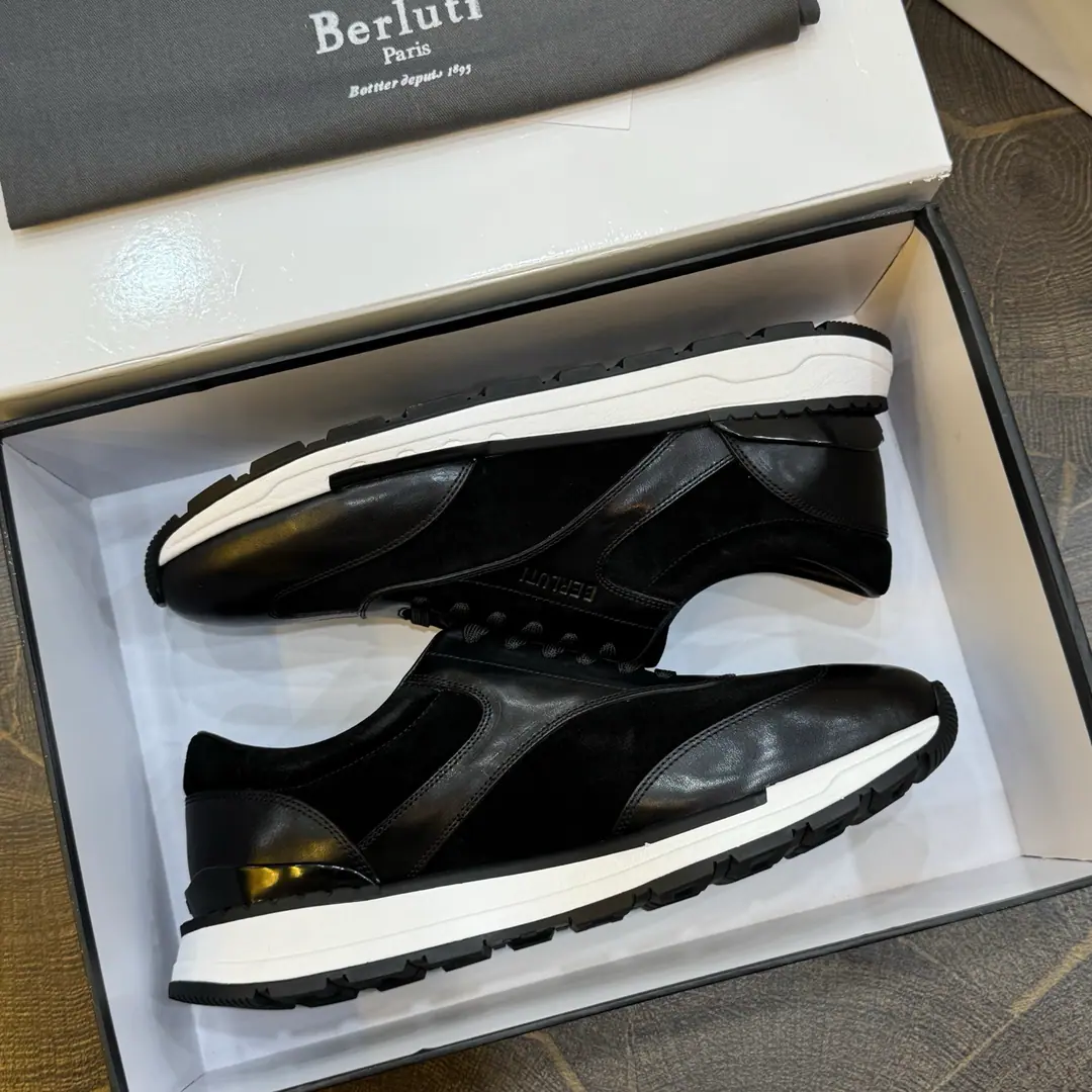 Berluti/Brute's low-life leisure shoes. ｜The 100-packed low-banded sneakers were made from imported cattle.｜I'm just gonna put a little bit of a foot in the back and get a little cow skin.｜It's so nice to be comfortable.｜BrandlogoDouble rubber base.｜The sharp line of the soles echoes the color of the shoe.｜Stylish and comfortable., It's a perfect interpretation of fashion., Sunshine., It's a style., It's for every occasion. Size: 39-44（38.45.46Do it.）