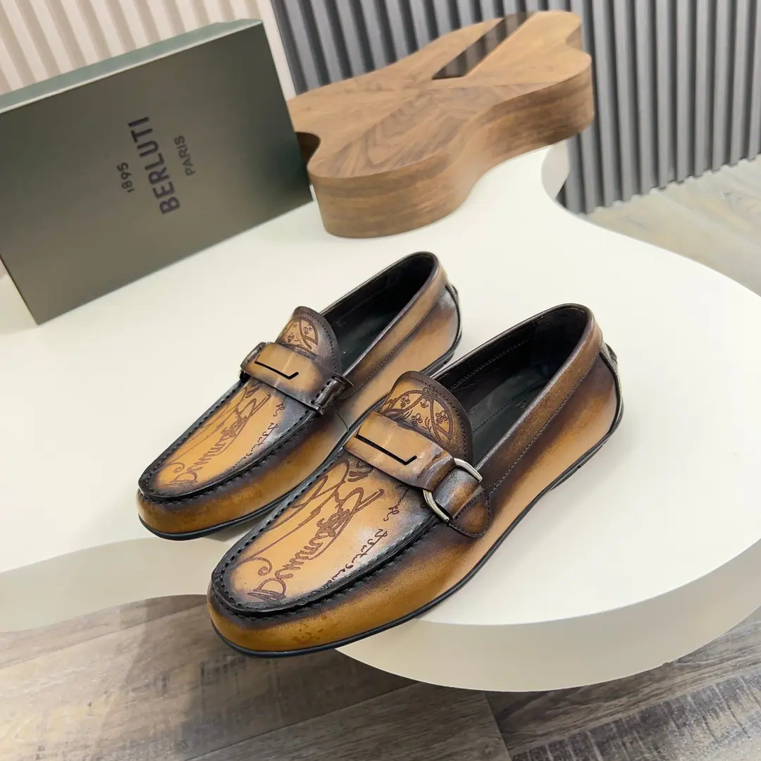 Berlui/Brute. Handmade men's leather shoes., Italian imports of embryos The skin of a cow. The inside calf skin. Pure manual top colouring process The skin is so delicate and bright. It's not a quality market. Details are fine. Inreben dyes the cow skin.. Dollar Size: 39-44
