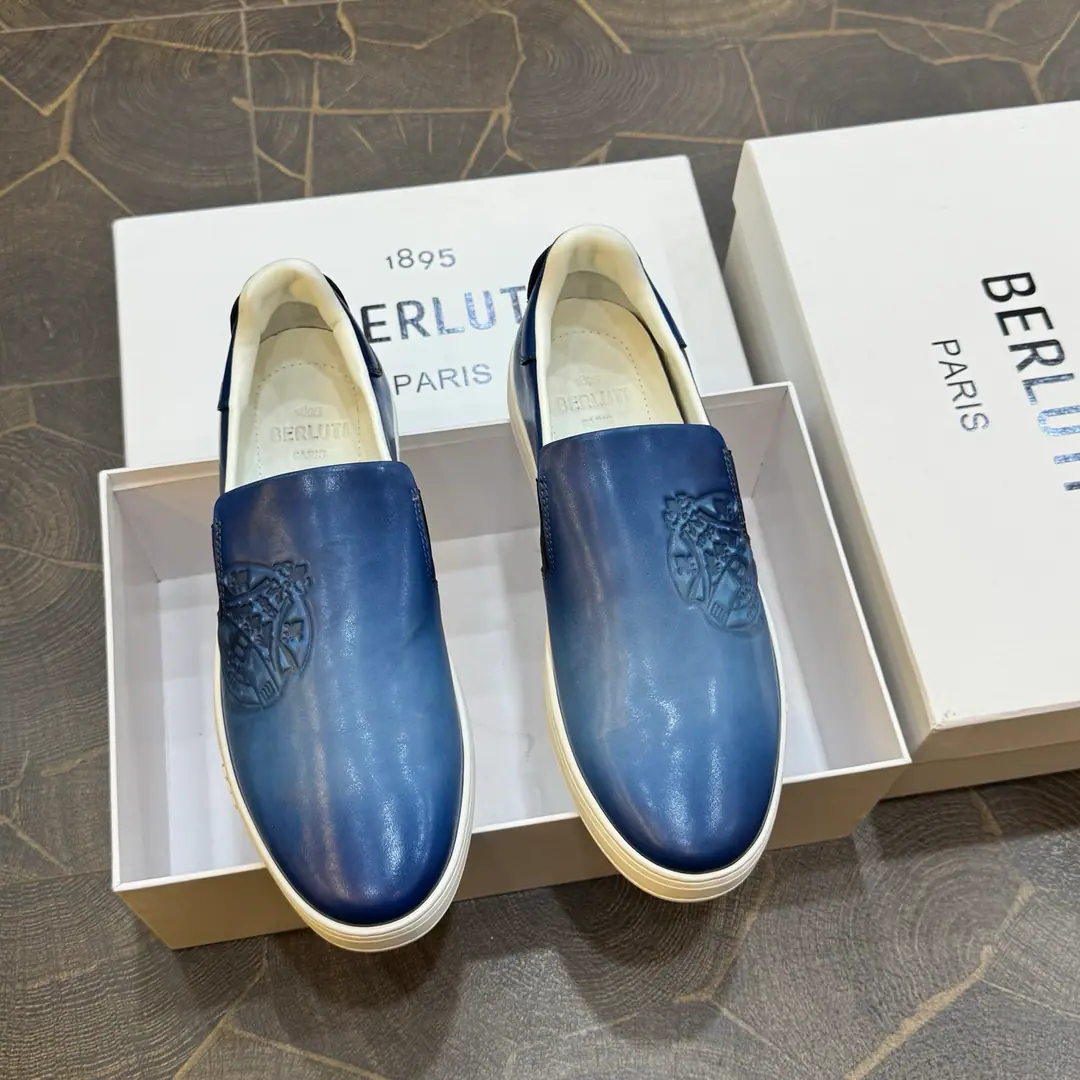 Berlut* Brute men's high-end leisure shoes.｜Import of cattle and leather.｜Importing calf skin inside.｜Pure rubber lightly. It's cozy and light. ｜Berlut* Insignia andlogoThe stamped captive gets the visual light.｜Stereos Scritto Graphics｜It's a remarkable attitude. Size: 39-44（45.46Custom）