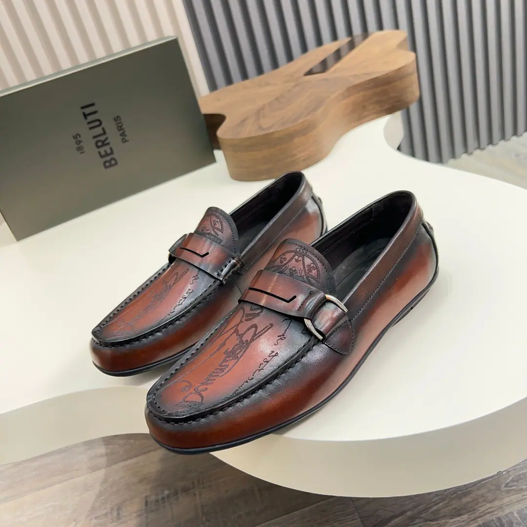 Berlui/Brute. Handmade men's leather shoes., Italian imports of embryos The skin of a cow. The inside calf skin. Pure manual top colouring process The skin is so delicate and bright. It's not a quality market. Details are fine. Inreben dyes the cow skin.. Dollar Size: 39-44