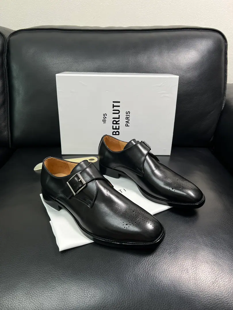 Berluti High Quality Top-level craft Brute. The counter is being synchronized with the original distribution configuration., Italian imports of cow flour, All imported water- dyeed cattle stubs., Shoes under the sole.: The original factory is super comfortable with the original base., The original factory and the single., Codes 39-44（Sold38 45 46 47）