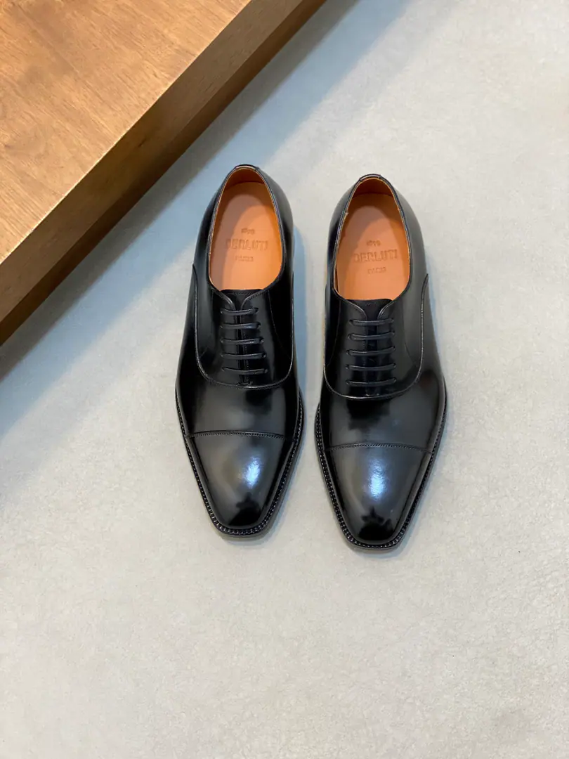 Berluti/Blue's got a big leather coat and shoes., Use imported cattle and shoes Soft and stylish., Artificial Colour Modification Process, Low profile luxury., Comfortable air-forming., That's a real leather. That's a big import., It's a remarkable attitude. Original package for full cabinet size: 39-44（45Custom）
