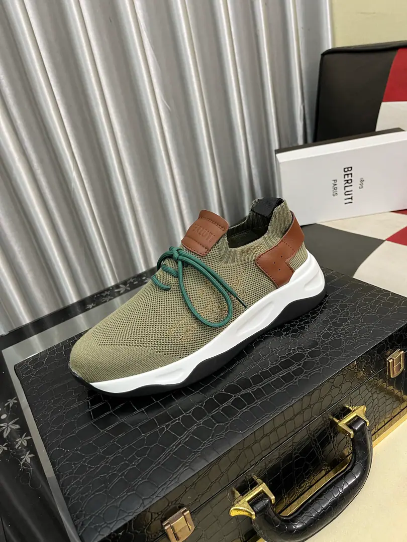 Get out of the factory.⌚️⌚️Berlut*Brute's French top-class man's shoes., BerlutiThe brand's premiere is breaking the norm., Launch a whole new oneEdgeShoes.. This one is more stylish than a stylish one., In the skin of the watered cow., Original collage to wear rubber bottom. A brand-new shoe, a bold improvement., It's important for its unique shape and its wide-ranging creative work.. Yes.AlessandroShoes on., This contours of the ambivalence.KrisA bold, professional new one.Cloudy The dyes look more visible., Classic fashion.！Size: 38-46