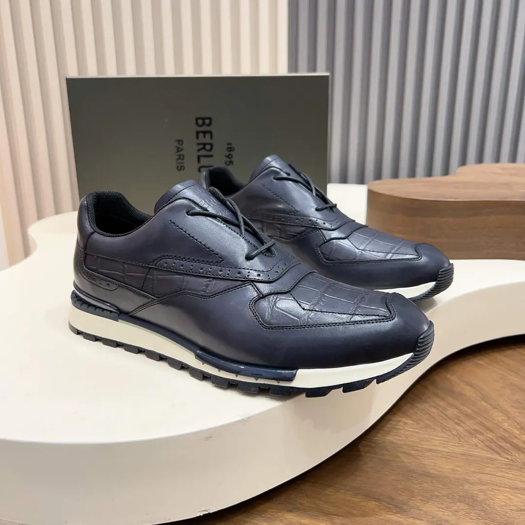 💋💍Berlut* Brute. New Series Sport TrackLeather and nylon low-skinning shoes. Official sales priceRMB, This sneakers is in Italy.🇮🇹Imported cow embryos to connect technology webwork Artificial color modification and coloring. The inside water dyes the skin of the cow. A separate cow's skin bounces back. Full details. 1895I'm not sure I'm sure I'm sure I'm sure I'm not., Shoe-tone-tube stamp.BWordlogo Black and White Original Original Base The soles are very athletic., The shoe head is in a narration., The line of mooring contrasts with the heel color.. MatchFast TrackAnd there we are., Expressing a young fashion attitude and a mindless sport.. Standard leather shoe code number: 39-44. Custom45 46
