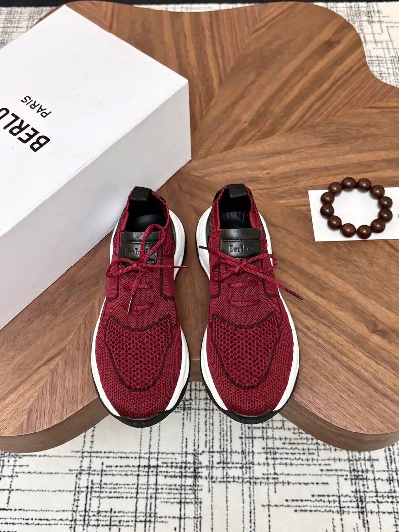 Get out of the factory. BerlutiBrute. New leather men's sneakers. This sneaker uses beehive-like knitted shoe., Back with the leather., - It's a good air., Structural stability, It's so cozy., You're not tired of wearing it.！The frenzy shoes are pretty big and stylish., It's good to support the foot., Undefined Design, Shoehead and heel were reinforced., It's a guarantee of air., And I've increased the durability of shoes.！Underside of the plaque., Soft and tender.TPUSlip-proof, sandal soles., I'm a little more comfortable on my feet., I'm comfortable with air.！Full packaged dustproof bags！ Codes: 39-40-41-42-43-44（384546- It's a deal.）