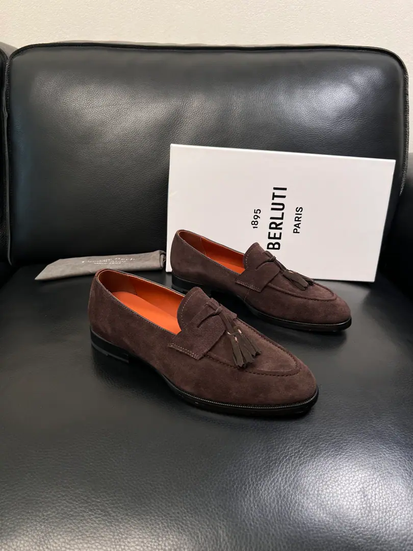 Berluti High Quality Top-level craft Brute. The counter is being synchronized with the original distribution configuration., Italian imports of cow flour, All imported water- dyeed cattle stubs., Shoes under the sole.: The original factory is super comfortable with the original base., The original factory and the single., Codes 39-44（Sold38 45 46）