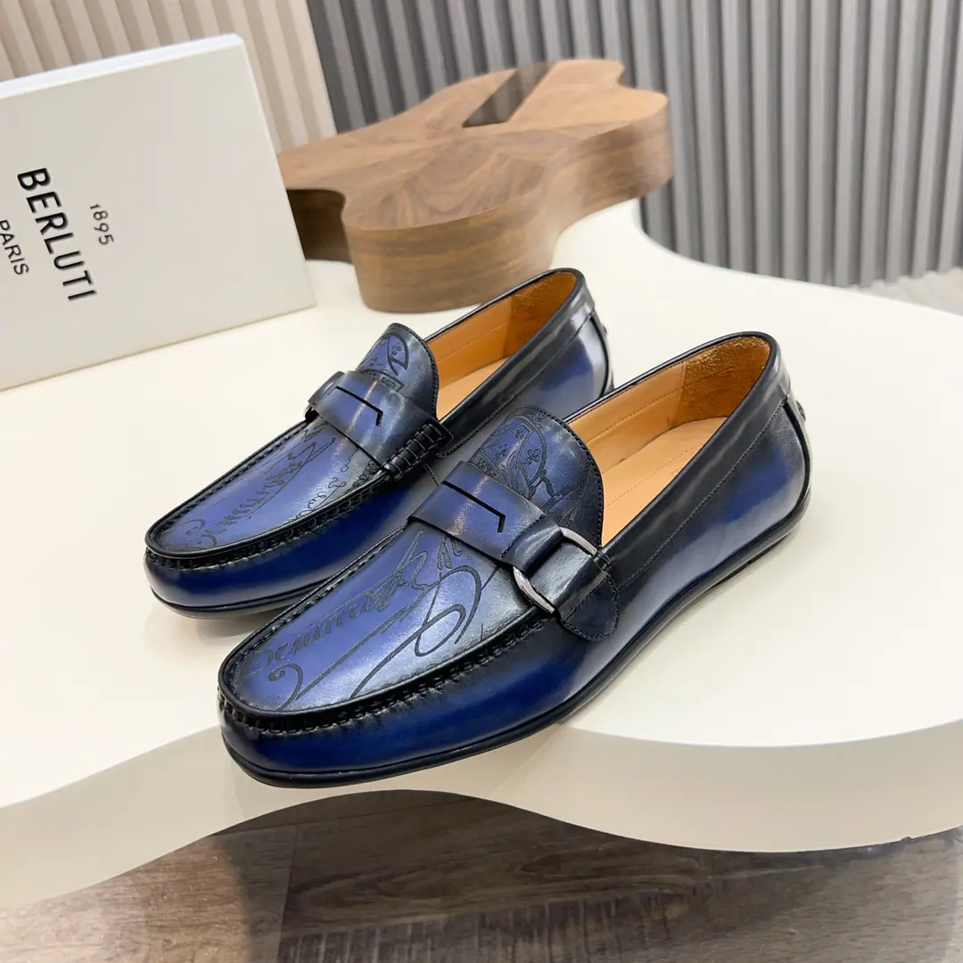 Berlui/Brute. Handmade men's leather shoes., Italian imports of embryos The skin of a cow. The inside calf skin. Pure manual top colouring process The skin is so delicate and bright. It's not a quality market. Details are fine. Inreben dyes the cow skin.. Dollar Size: 39-44