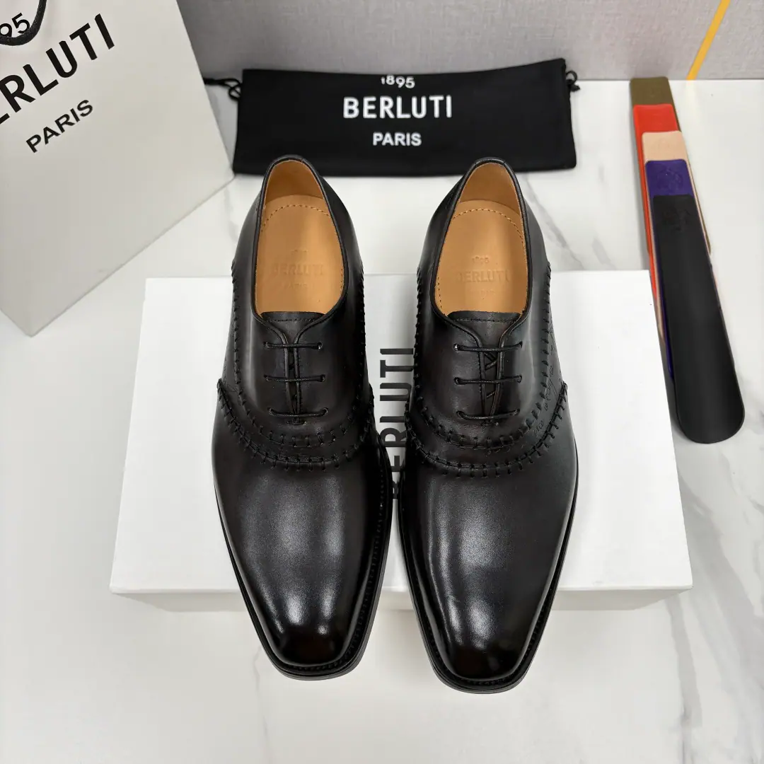 Berlut* Brute. New man polished a new pair of leather shoes.🆕 The business of crocodile-tied Oxford shoes is incredibly congenial.. Selection of quality imported cattle skin/Crocodile.🐊Skins made of bulls.. The shoes are classic Oxford shoes., The details show the fineness of hand-made stitches.. The shoe is working on the grafted lamarc line., Hand-swipe process processing effects. The inside water dyes the skin of the calf soft and comfortable. Italy's great for smoothing up rubber negatives. The crocs are stubble through their shoes., Wildness and luxury.. The sewn threads are very detailed., Hand-made needles and feet are both a manifestation of process., And poured the soul into the ancient gentlemanly style.. And the soles of the shoes are more than a surprise., The black and purple gradients have a brand-only artistic pressure., The metal on the head of the shoe is not just a decoration., More durable properties, The details show the great ambition of brands for quality.. The tie design has ensured the shoe surface's accuracy., For business again., Leisure looks like a kind of scalability.. I'm wearing a suit from a business meeting., To the Yapun at the leisure., It can be a dot-to-do pen., To give a dresser a taste of unsophisticated style and taste., It's an indispensable luxury collection in a gentleman's shoe cabinet.！ Standard leather shoe code number: 39～44#（37.38.45.46🉑Do it.）