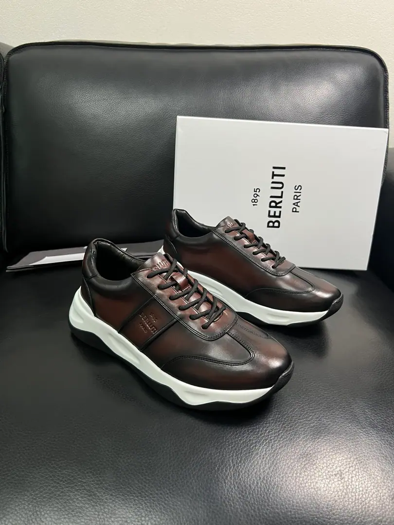 Berluti High Quality Top-level craft Brute. The counter is being synchronized with the original distribution configuration., Italian imports of rinded oxen., All imported water- dyeed cattle stubs., Shoes under the sole.: The original factory is super comfortable with the original base., The original factory and the cow. Welcome to the comparison., Codes 39-44（Sold38 45 )