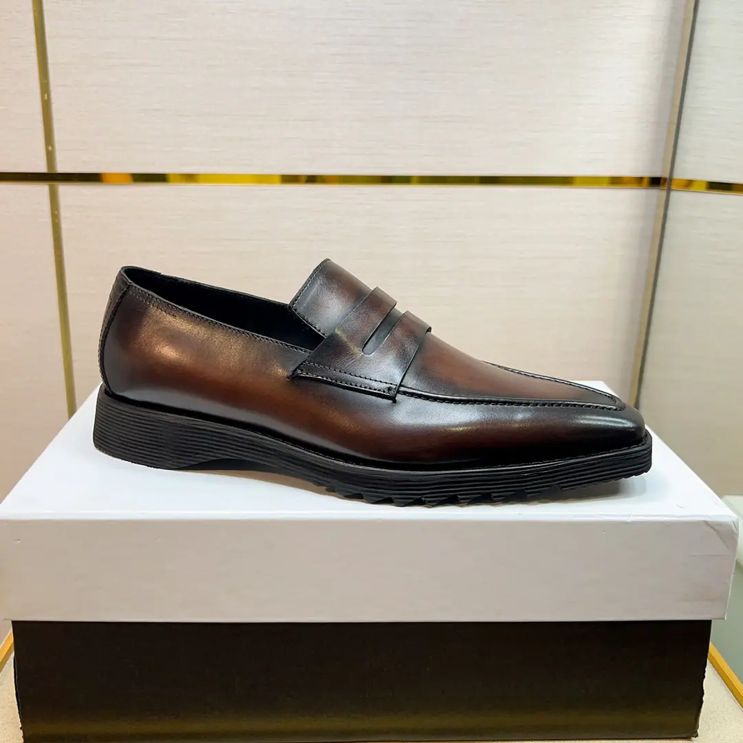 BerlutiBrute's men's shoes. This shoe-strap with a unique sense of modernity is out of order., The skin-shoe face is set with a very flexible and light sole.. The fabric is painted by the original cow skin.. Soft water to dye the cow's skin., Original Base. Codes: 39-44Code, 38 45Freeze!