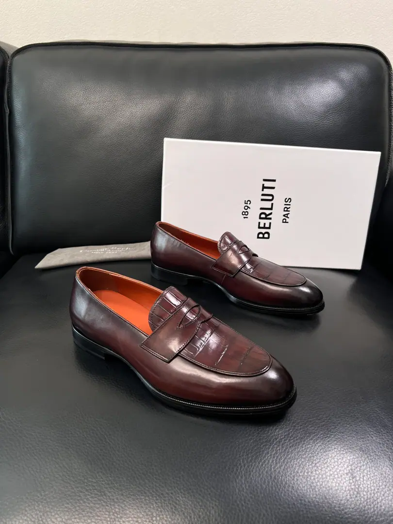 Berluti High Quality Top-level craft Brute. The counter is being synchronized with the original distribution configuration., Italian imports of cow flour, All imported water- dyeed cattle stubs., Shoes under the sole.: The original factory is super comfortable with the original base., The original factory and the single., Codes 39-44（Sold38 45 46）