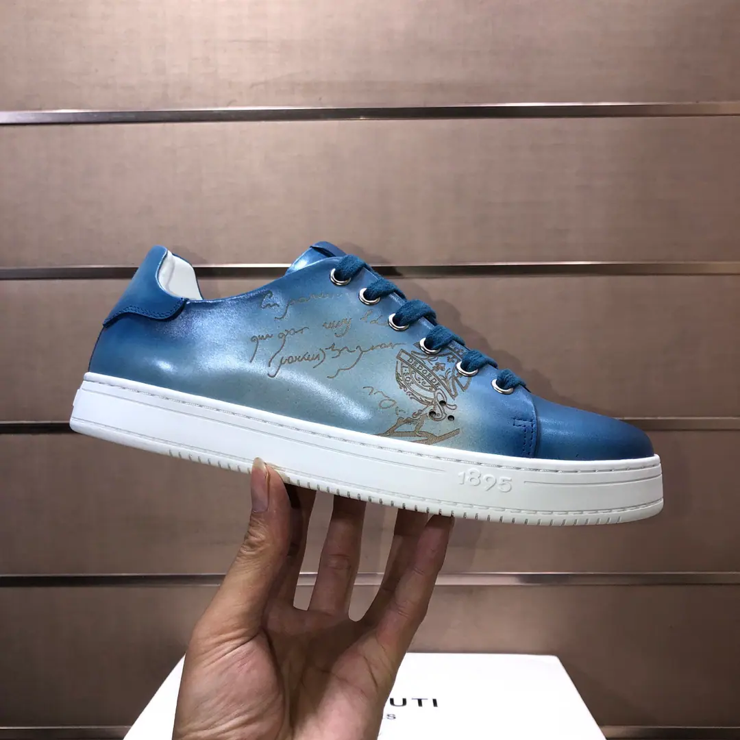 Plant Borrutti.（Berluti）New sports and leisure shoes.👉 The counter is on line.👏Original version 1:1Original shoe development, The upper foot is very comfortable. - I'm doing a little work. The shoe face is made of top-decked cow skin., The side of the side is branded.logoMark, The plain soft rubber base., Leisure fashion., High-end quality, Codes: 39-45, (45- It's a deal.)