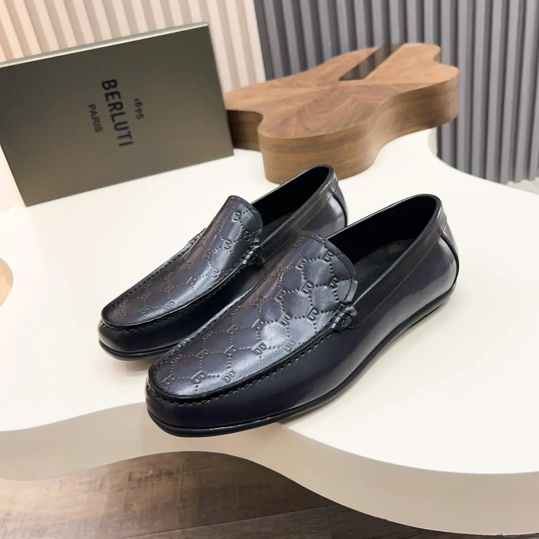 Berlui/Brute. Handmade men's leather shoes., Italian imports of embryos The skin of a cow. The inside calf skin. Pure manual top colouring process The skin is so delicate and bright. It's not a quality market. Details are fine. Inreben dyes the cow skin.. Dollar Size: 39-44 45Sold