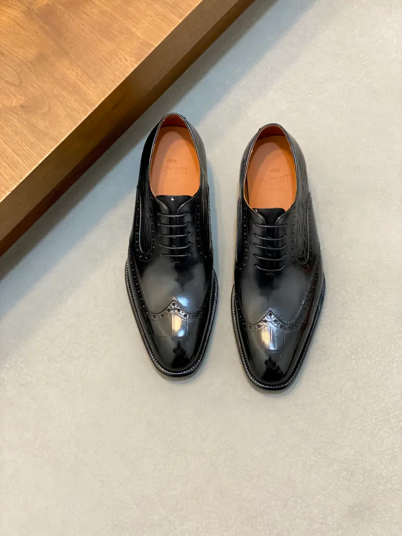 Berluti/Blue's got a big leather coat and shoes., Use imported cattle and shoes Soft and stylish., Artificial Colour Modification Process, Low profile luxury., Comfortable air-forming., That's a real leather. That's a big import., It's a remarkable attitude. Original package for full cabinet size: 39-44（45Custom）