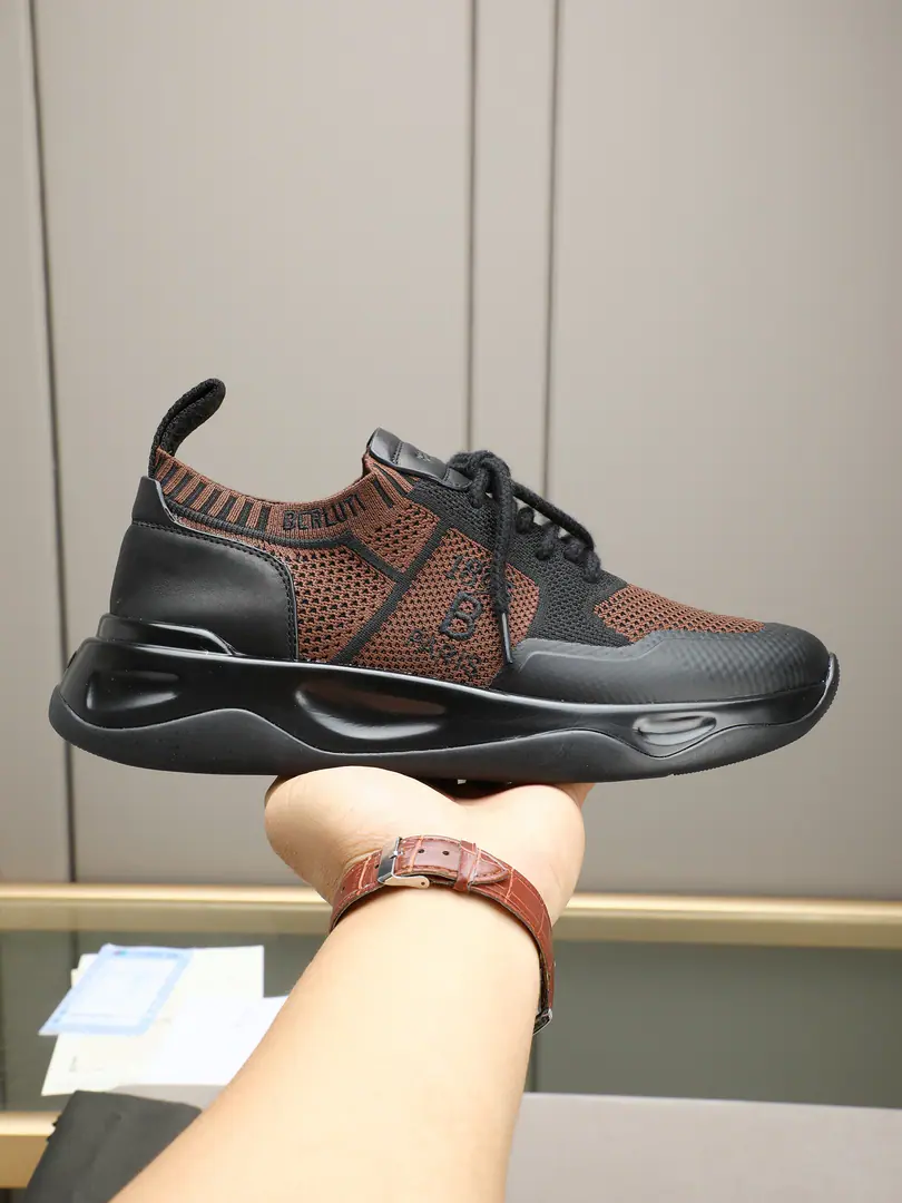 P BERLUT·Brute knitted shoes with foot-shaped feet., The back of the cow's skin., The layers are full.. EVAThe soles are lightly swollen., The current-line design has a great sense of future.✨. Inspired by the running shoes., Both fashion and function, I wear a regular dress or a light exercise.OK！Shoe tongue.logoMark, It's a very good brand recognition., A titty fan must be a single item.🔥. size: 38-44（45.46Custom）
