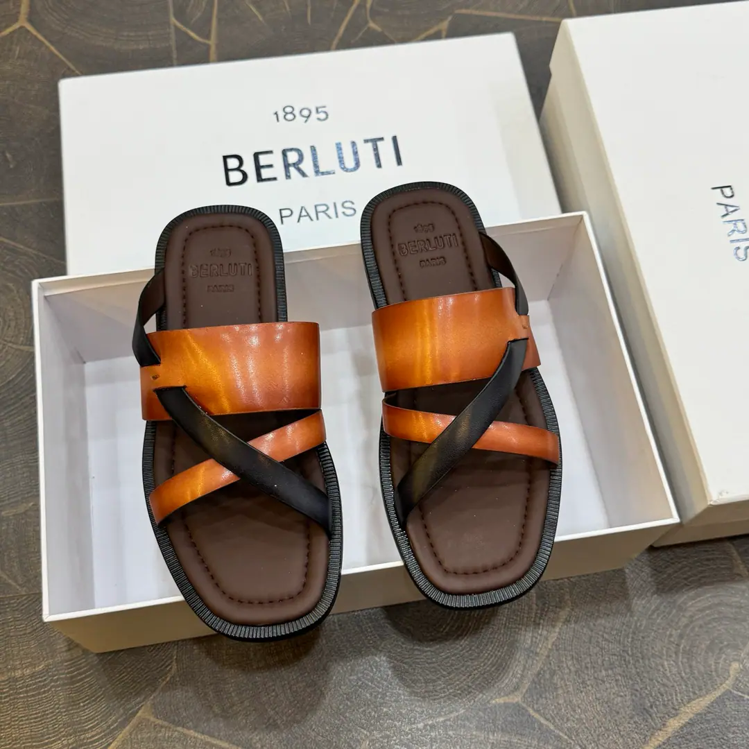Berlut* Brute men's high-end leisure slippers.｜Importing artificially modified cow leather.｜Importing calf skin inside.｜The feet are real.｜Handmade is a big deal.｜The feet are light and comfortable.｜It's a remarkable attitude. Size: 39-44（45.46.47.48Custom）
