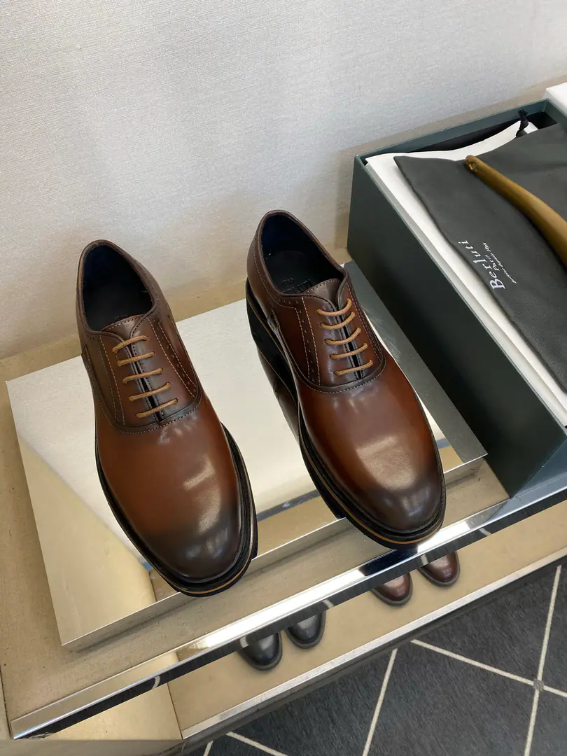 ⚠️【BERLUT＊】 ⚠️Artificial paint for color. ⚠️Fashion Debys. ⚠️Positive: 39One.44, (5One.10） ⚠️High-tech pure handcraft🐂Goods！Fashion is high-light.💯💯, Shoemaker is a pure hand-colored man., Real art.！The water towers are also re-colored.！Fahrenheit.: Artificial painting of cattle skins in Italy.(It's super-high., A touch.), Uchi.: Importing cow skin, Slipperproof rubber floor！！Super-cerial sense！Gentleman.！38, 45, Make a no-refund order.