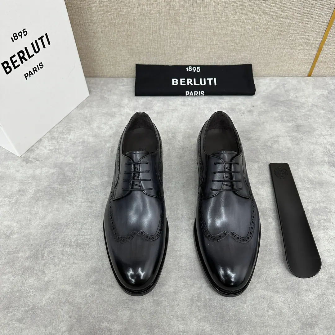 💋💍Berlut* Brute. New man polished his leather shoes and sold them. Selection of quality imported cow leather shoes Hand-swipe process processing effects Semi-steak cooling process The atmosphere of the ancient plain. Brock's a flower-floping wing-scraper-styping., Shows the skin quality in a very fine way. Manual Colours The inside water dyes the cow's skin. Italy's great for smoothing up rubber negatives. A pair of shoes with a good art style. I'm gonna go with the original private model. Original custom package sale！ Colours: Black Gray Brown. Standard leather shoe code number: 39～44#（38.45🉑Do it.）Batch