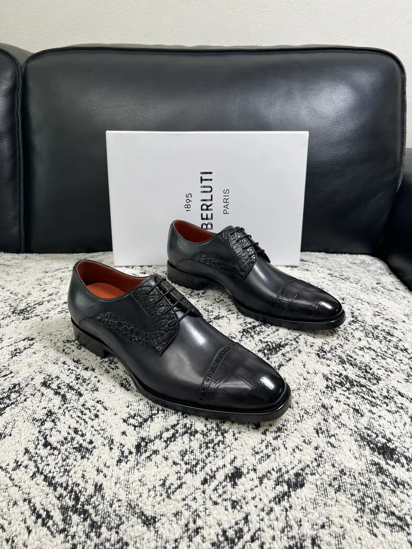 Berluti High Quality Top-level craft Brute. The counter is being synchronized with the original distribution configuration., Italian imports of cow flour, All imported water- dyeed cattle stubs., Shoes under the sole.: The original factory is super comfortable with the original base., The original factory and the single., Codes 39-44（Sold38 45 46）