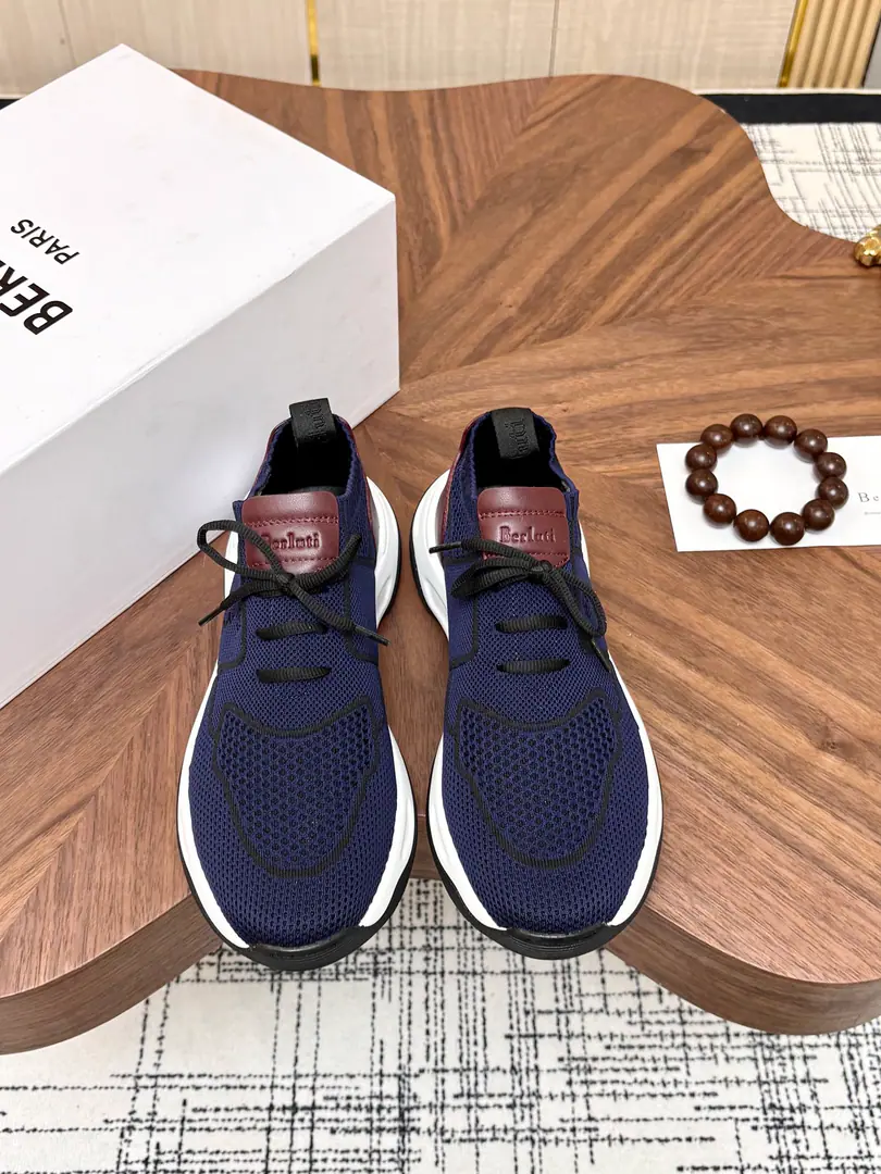Get out of the factory. BerlutiBrute. New leather men's sneakers. This sneaker uses beehive-like knitted shoe., Back with the leather., - It's a good air., Structural stability, It's so cozy., You're not tired of wearing it.！The frenzy shoes are pretty big and stylish., It's good to support the foot., Undefined Design, Shoehead and heel were reinforced., It's a guarantee of air., And I've increased the durability of shoes.！Underside of the plaque., Soft and tender.TPUSlip-proof, sandal soles., I'm a little more comfortable on my feet., I'm comfortable with air.！Full packaged dustproof bags！ Codes: 39-40-41-42-43-44（384546- It's a deal.）