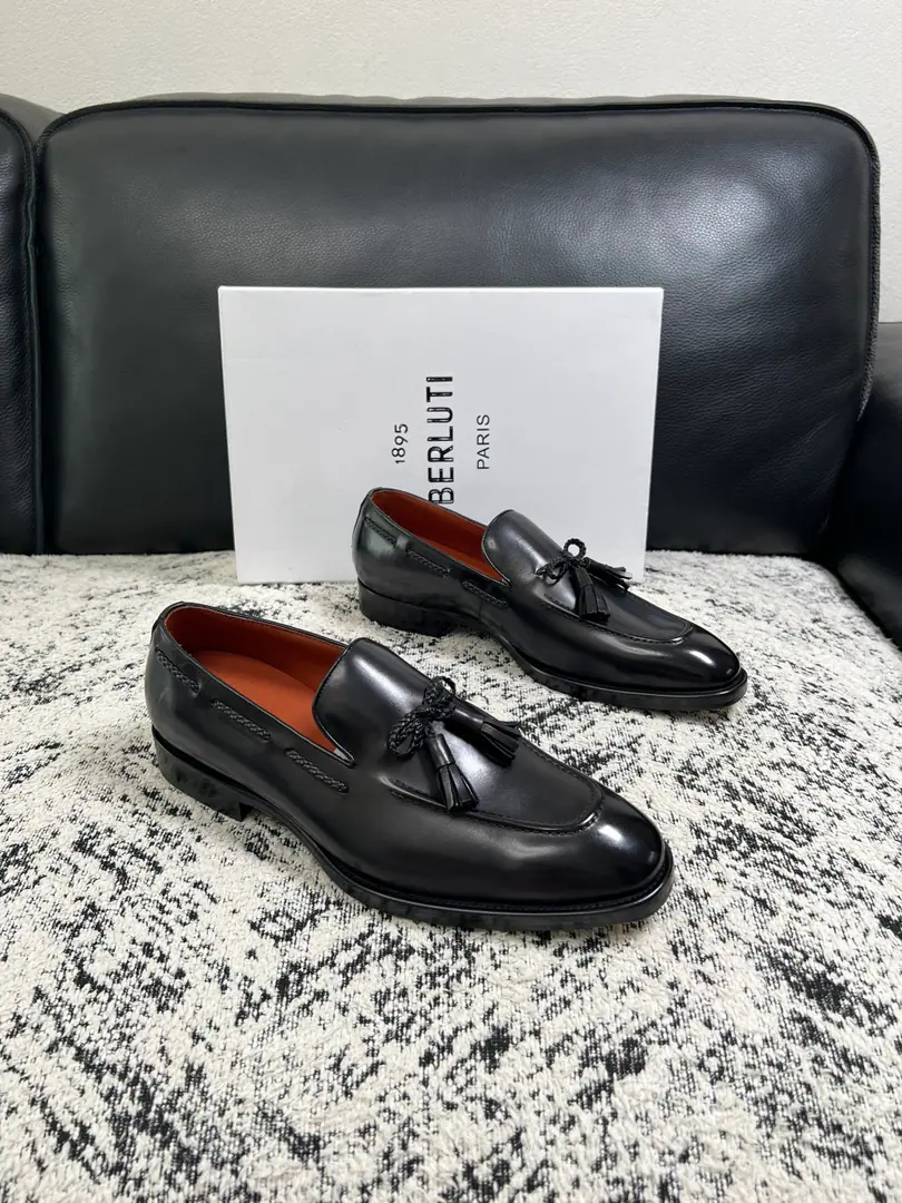 Berluti High Quality Top-level craft Brute. The counter is being synchronized with the original distribution configuration., Italian imports of cow flour, All imported water- dyeed cattle stubs., Shoes under the sole.: The original factory is super comfortable with the original base., The original factory and the single., Codes 39-44（Sold38 45 46）