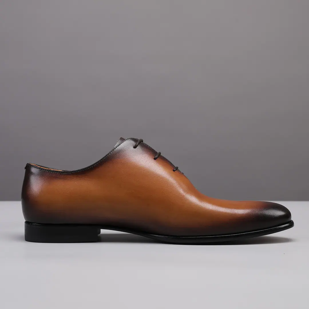 Berluti/Brute. 2021New money coming in. Imported cattle leather material for a pure manual re-colouring. I'm just gonna put a little bit of a foot in the back and get a little cow skin. Brandlogo Real leather. Otsumi! Shoes under the sole. Stylish and comfortable. It's a perfect interpretation of fashion. Sunshine. It's a style. It's for every occasion. Whole package I'll save my own.. Dollar Size: 39-44（38.45.- It's a deal.）
