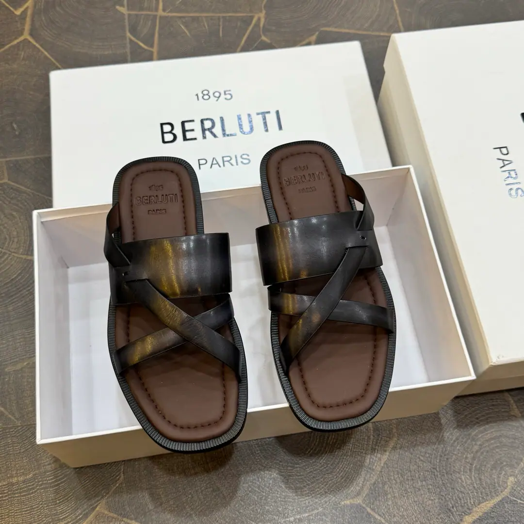Berlut* Brute men's high-end leisure slippers.｜Importing artificially modified cow leather.｜Importing calf skin inside.｜The feet are real.｜Handmade is a big deal.｜The feet are light and comfortable.｜It's a remarkable attitude. Size: 39-44（45.46.47.48Custom）