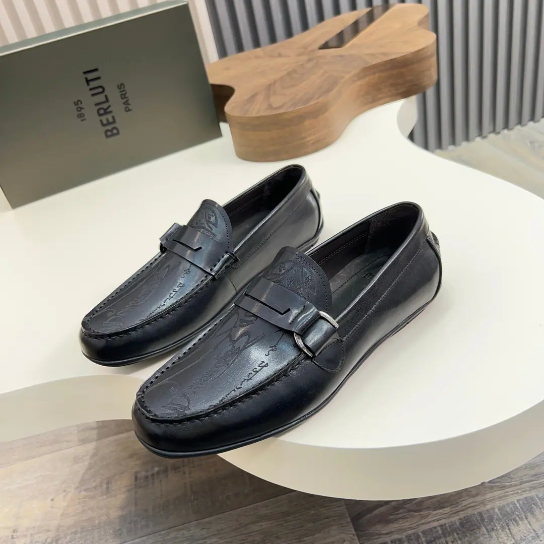 Berlui/Brute. Handmade men's leather shoes., Italian imports of embryos The skin of a cow. The inside calf skin. Pure manual top colouring process The skin is so delicate and bright. It's not a quality market. Details are fine. Inreben dyes the cow skin.. Dollar Size: 39-44