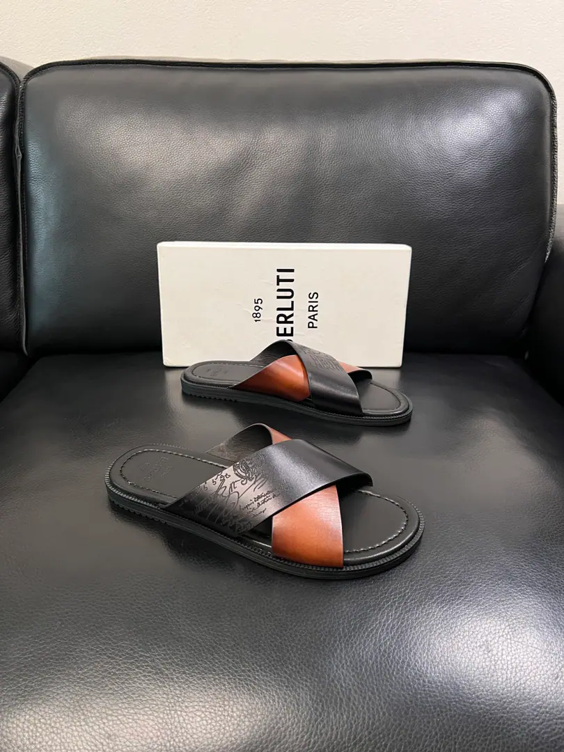 Berluti High Quality Top-level craft Brute. Shoes cabinet is being co-distributed to the original plant configuration, Italian imports of cow flour, All imported water- dyeed cattle stubs., Shoes under the sole.: The original factory is super comfortable with the original base., The original factory and the single., Codes 39-44（Sold38 45 ）