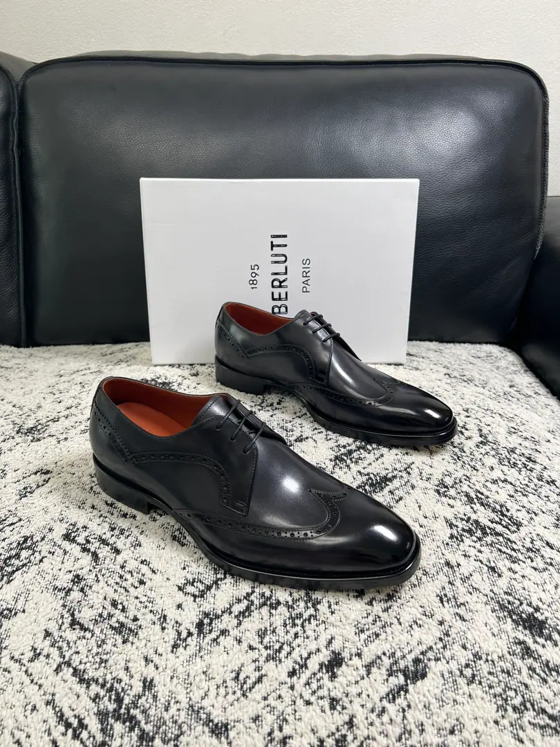 Berluti High Quality Top-level craft Brute. The counter is being synchronized with the original distribution configuration., Italian imports of cow flour, All imported water- dyeed cattle stubs., Shoes under the sole.: The original factory is super comfortable with the original base., The original factory and the single., Codes 39-44（Sold38 45 46）